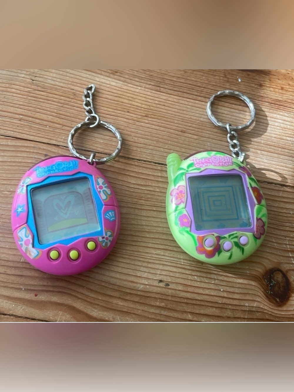 Vintage Tamagotchi Connection V3
& V4 Floral Set • Tested & Working
•Bandai 2004